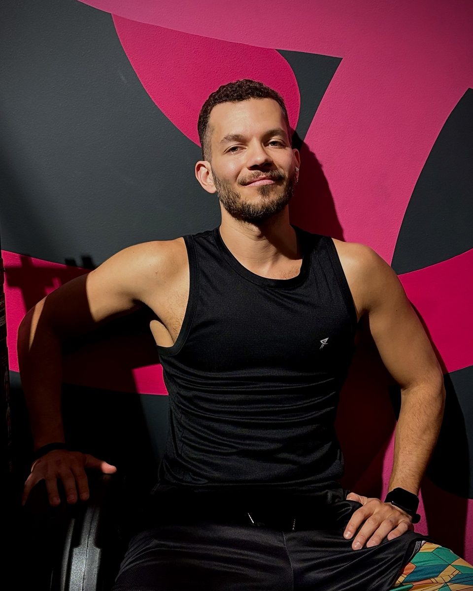 Isi Mesquita smiling in a Vienna gym